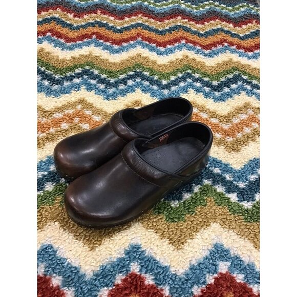Clogs Shoes - Brown Womans Santita Clogs 6.5 or 37